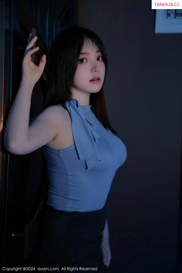 豆瓣酱  [XiuRen]高清写真图 2024.04.16 No.8402 豆瓣酱 美腿黑丝第23张图片